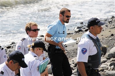 大马官员:留尼汪岛所发现“飞机舱门”实为梯,<a href='http://www.lmcranes.net/plus/list.php?tid=18' target='_blank'><u>悬臂吊</u></a>厂家