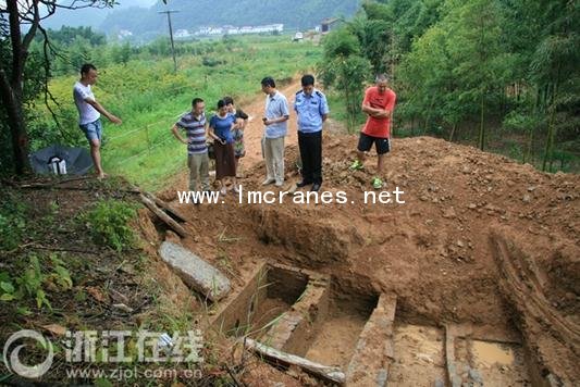 平衡吊,<a href='http://www.lmcranes.net/plus/list.php?tid=18' target='_blank'><u>悬臂吊</u></a>,<a href='http://www.lmcranes.net/a/3/3-1/2015/0618/488.html' target='_blank'><u>旋臂吊</u></a>,<a href='http://www.lmcranes.net/plus/list.php?tid=19' target='_blank'><u>KBK悬挂起重机</u></a>,靖江<a href='http://www.lmcranes.net' target='_blank'><u>龙马起重</u></a>